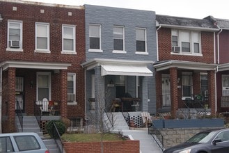 Building Photo - 209 Douglas St NE