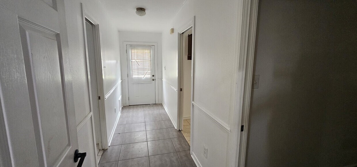 Foto del edificio - 28615 Clay Rd