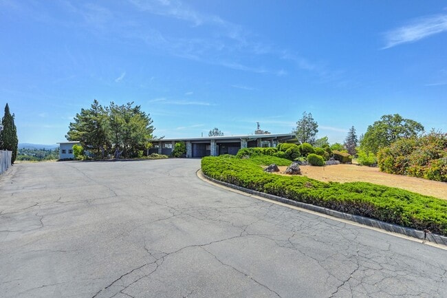 Building Photo - 1000 Grass Valley Hwy