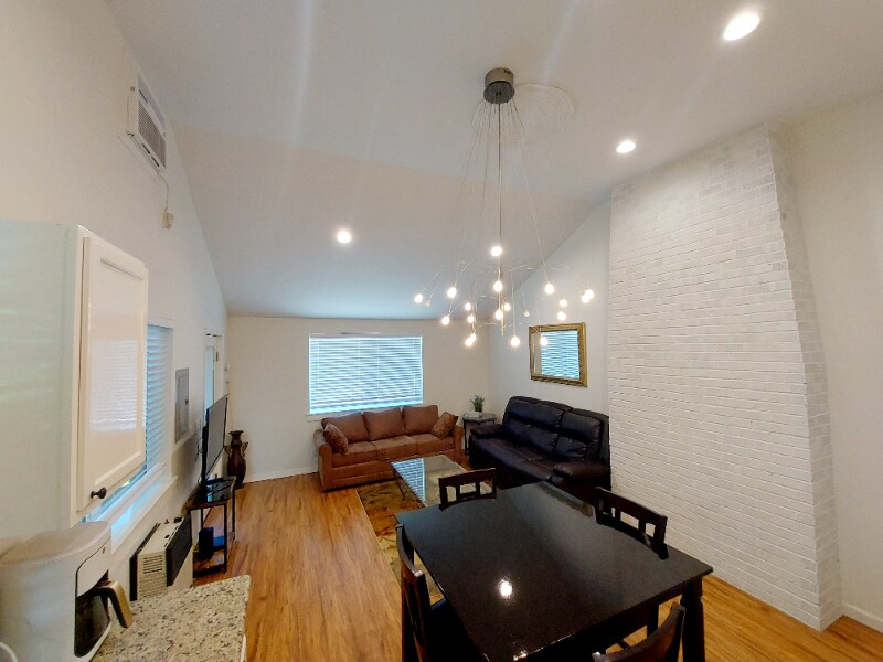 Primary Photo - 392 W Stewart Ave