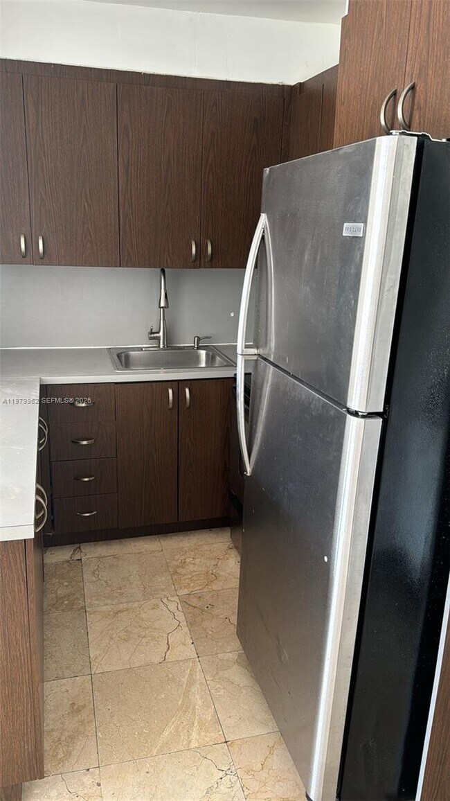 Foto del edificio - 541 NE 62nd St