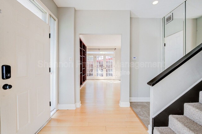 Building Photo - 2100 Tanglewilde St