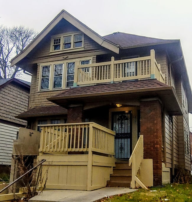 Building Photo - 2525 N 49th St