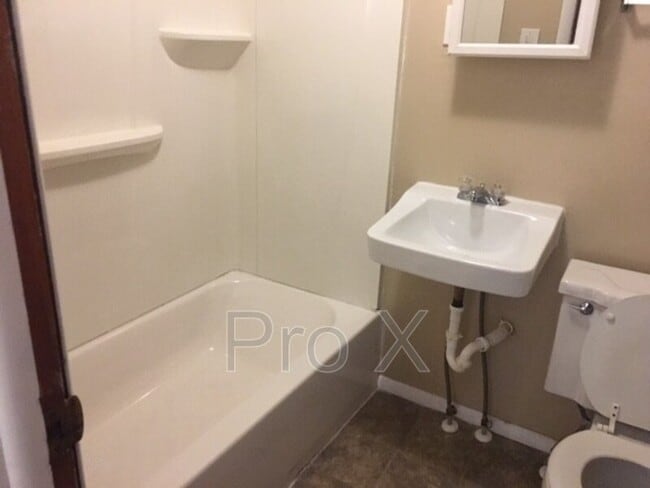 Foto del edificio - 302 E 7th St