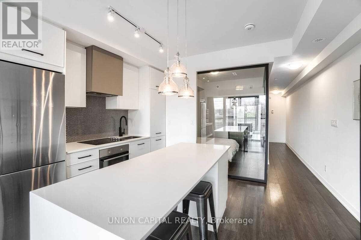 Photo principale - 899 Queen St E