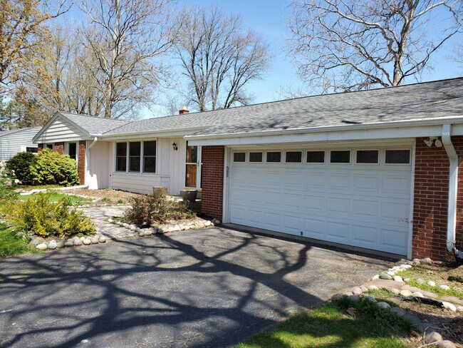 Foto del edificio - 2000 Elm Tree Rd