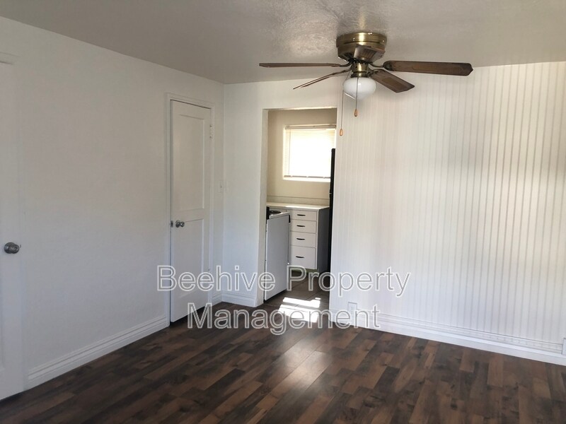 Building Photo - 415 E 1st Ave