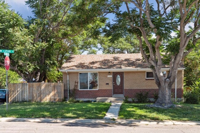 Building Photo - 1423 Lipan Dr