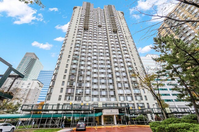 Foto del edificio - 45 River Dr S