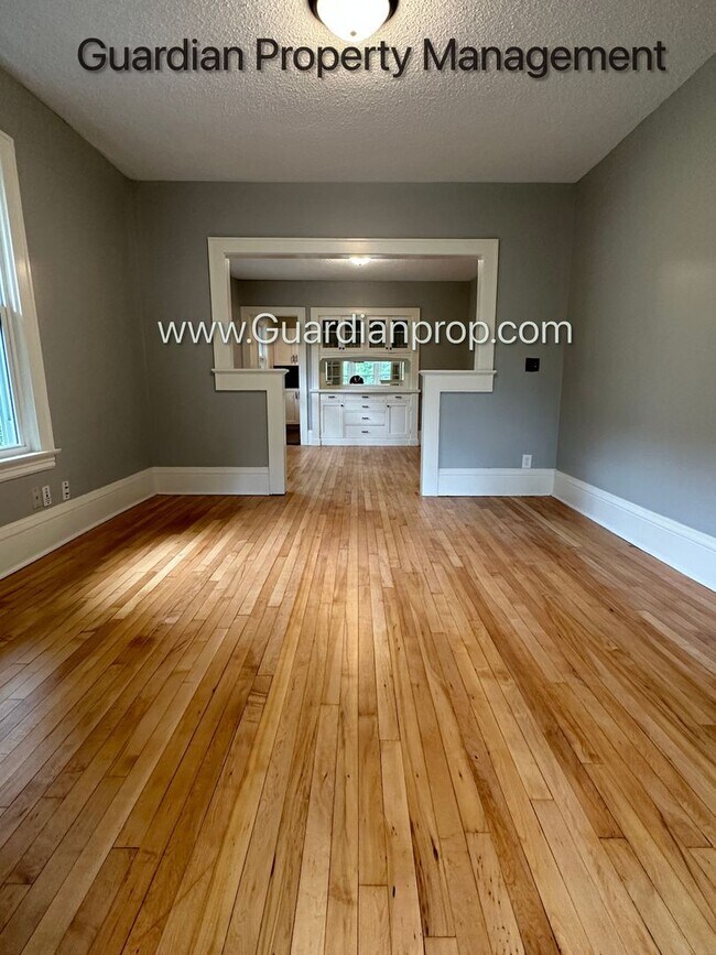Foto del edificio - 2316-2318 Harriet Avenue S