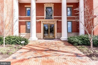 Building Photo - 955 26th St NW