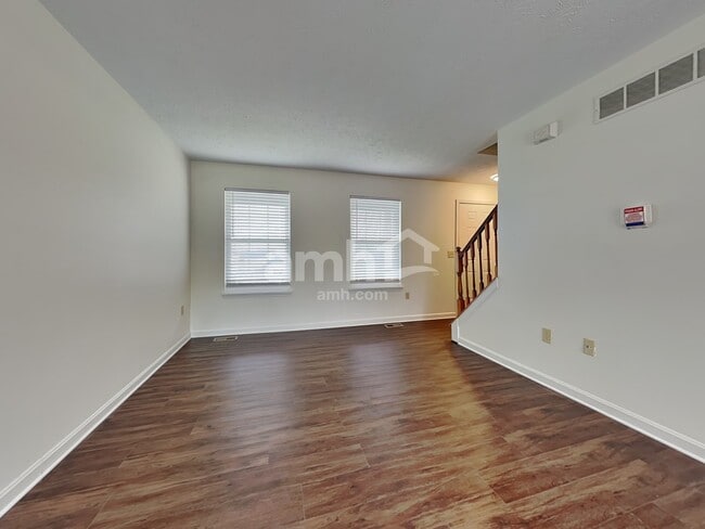 Building Photo - 10320 Fredricksburg Rd