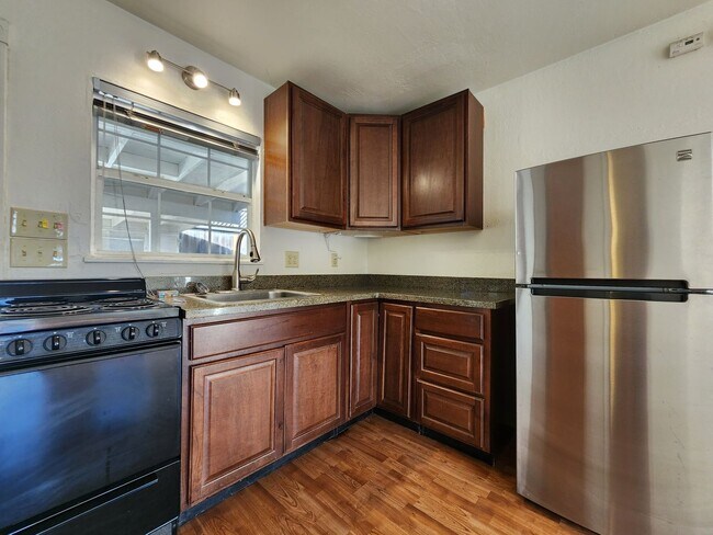 Foto del edificio - 1009 Silva Ave