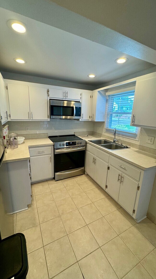 updated kitchen appliances - 202 N 110th St