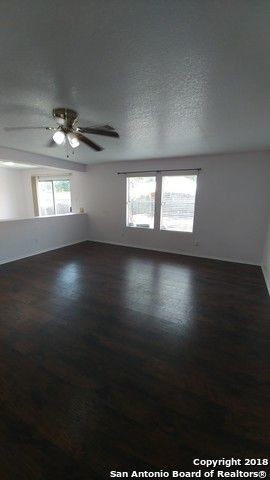 Building Photo - Spacious 3 BR home in Heritage Park