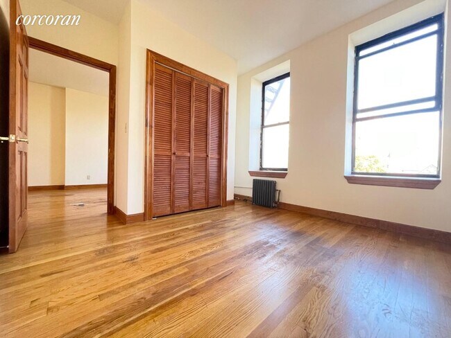 Building Photo - 364 W 116th St