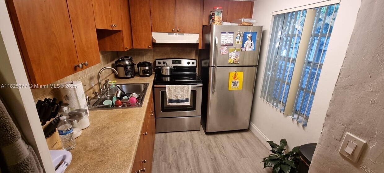 Foto principal - 7230 NW 3rd St
