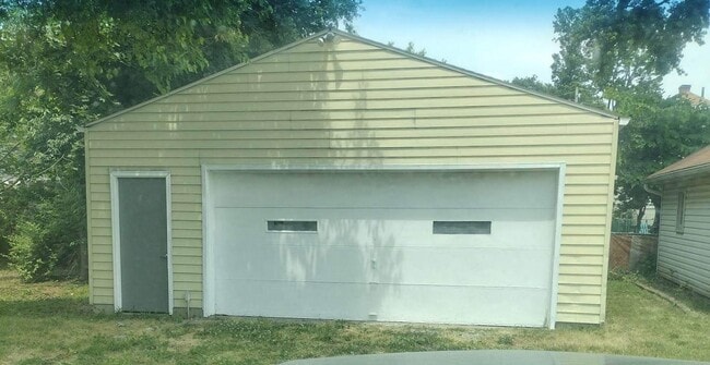 Building Photo - 1777 Marks Ave