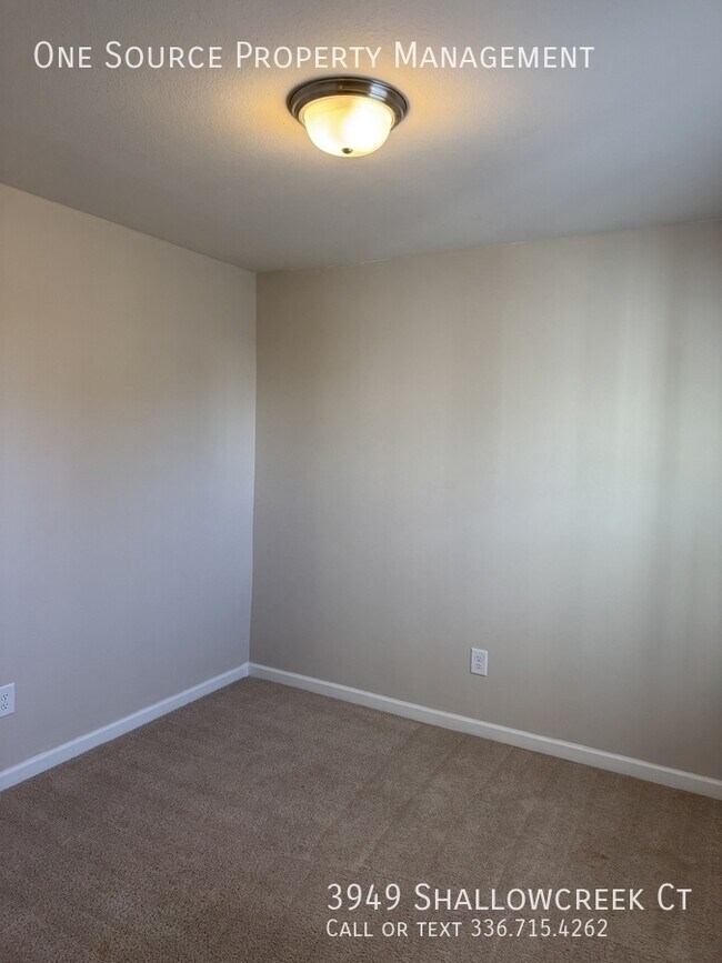 Foto del edificio - 3949 Shallowcreek Ct