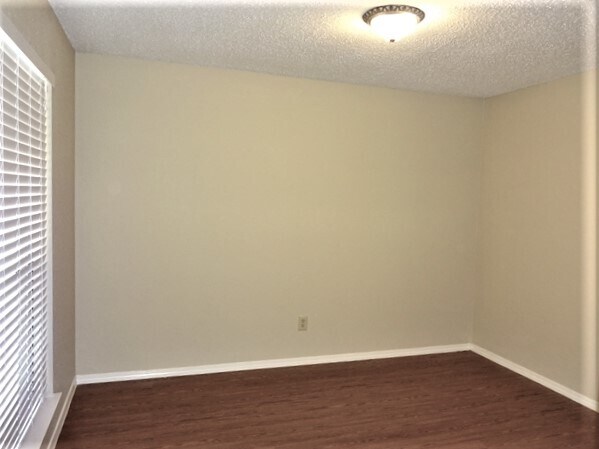 Building Photo - 9512 Woodland Hills