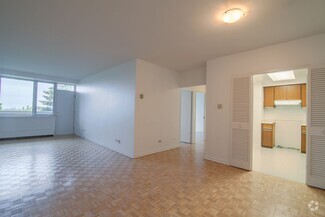 Building Photo - 900 Av. Rockland