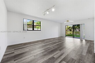 Building Photo - 9877 Nob Hill Ct