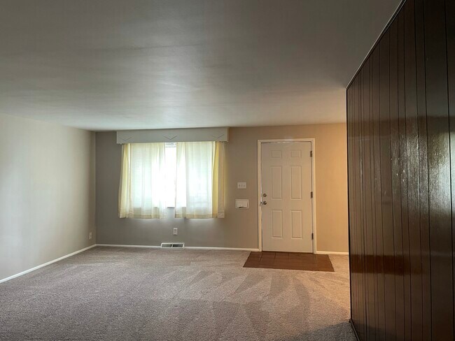 Foto del edificio - 8653 Brent Dr