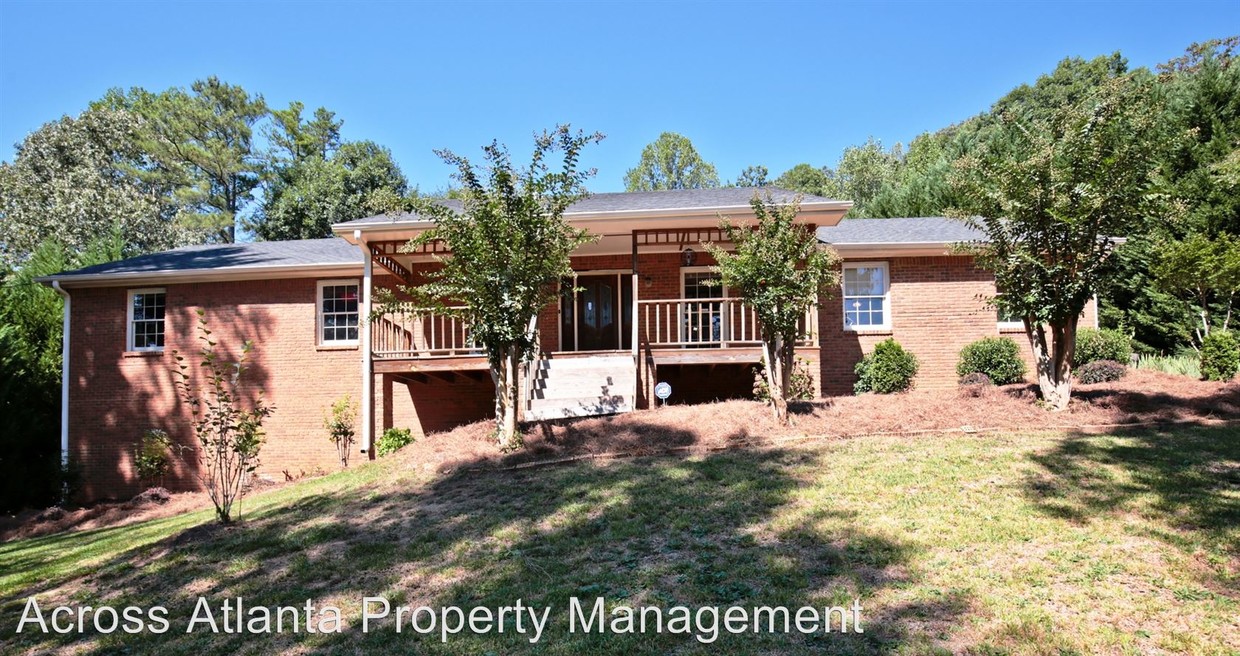 Primary Photo - 2126 Kings Mountain Dr NE