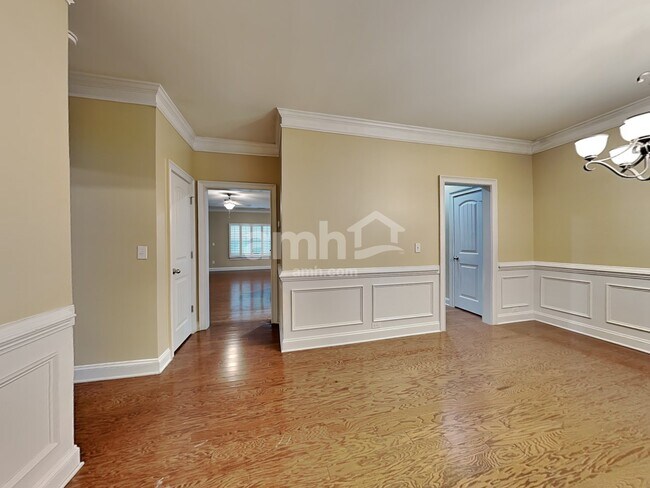 Building Photo - 1633 Lake Glen Drive