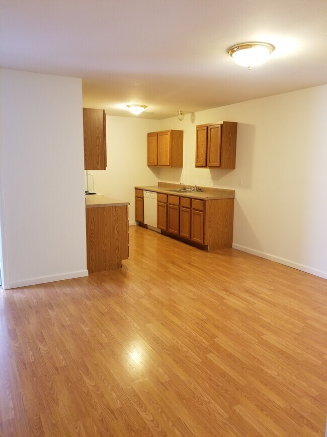 Kitchen & Dining Area - 107 High Oak Dr
