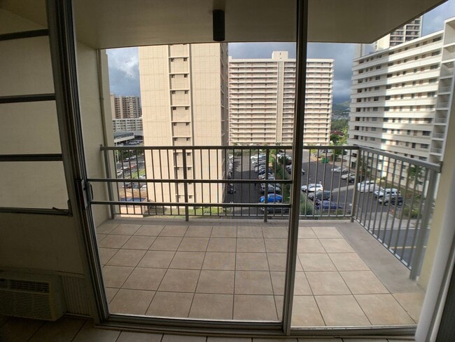 Photo - $2600, 2BR/2BA Salt Lake (Honolulu) -with A/C, 1 assigned parking House