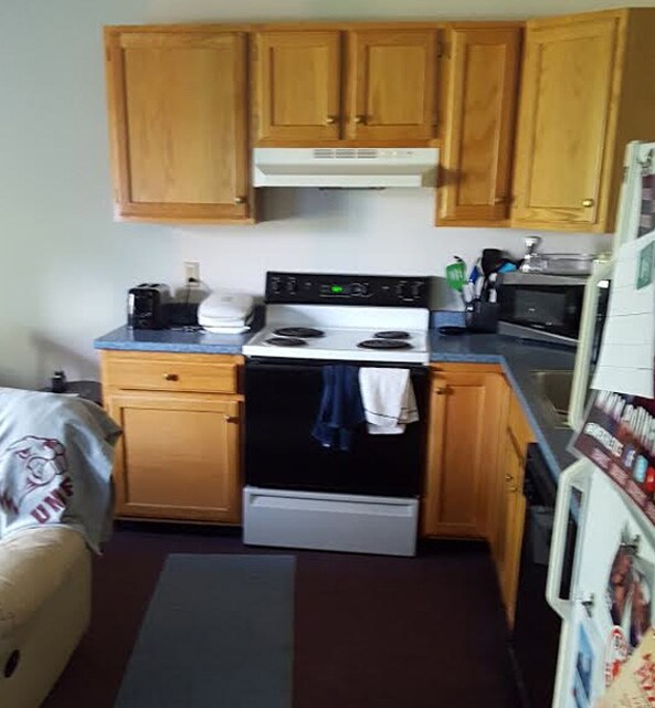185 Front St Unit 201 Farmington Me 04938 Apartment For Rent In Primary Photo 185 Front St