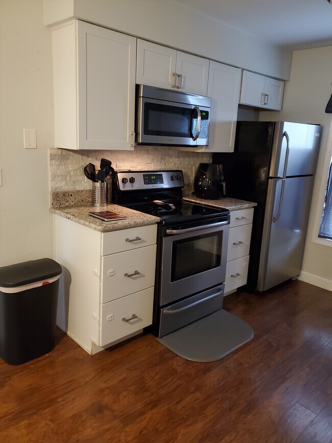 Kitchen - 626 Heatherton Vlg