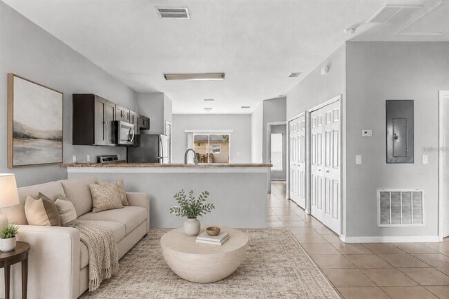 Building Photo - 677 Royalty Ct