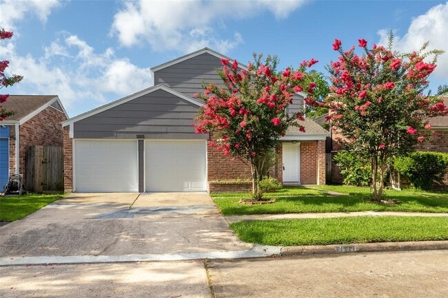 Building Photo - 11111 Midhurst Dr