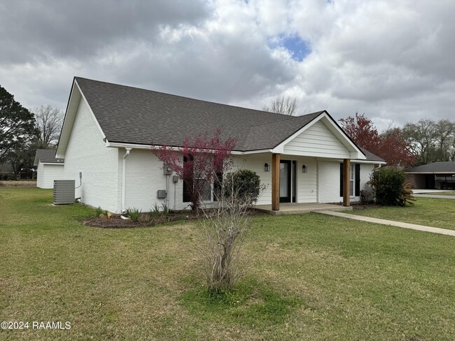 Building Photo - 133 Nicole Dr