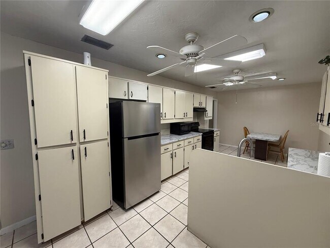 Building Photo - 8221 Malvern Cir