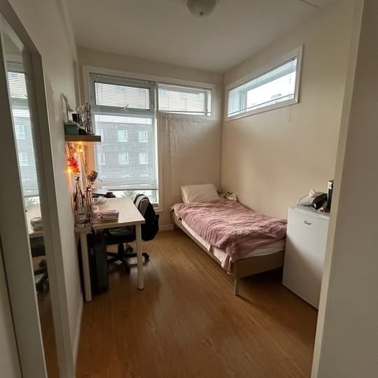 Building Photo - 116 University Av W