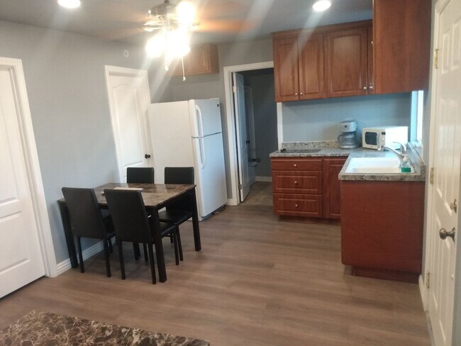 Foto del edificio - 3471 Glendower St