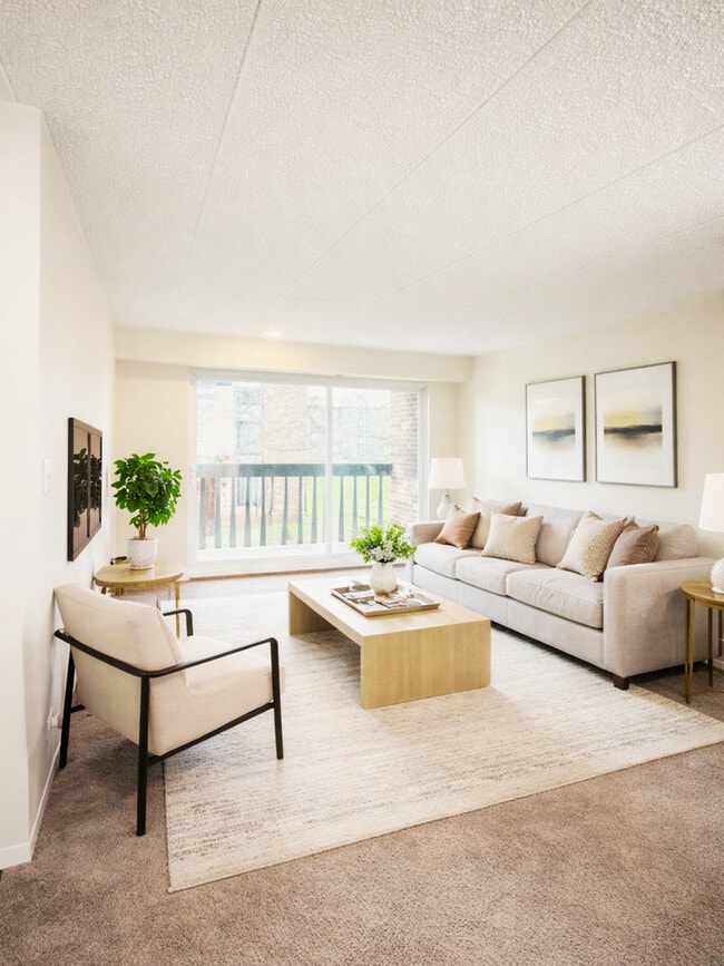 Building Photo - 13635 Lamon Ave