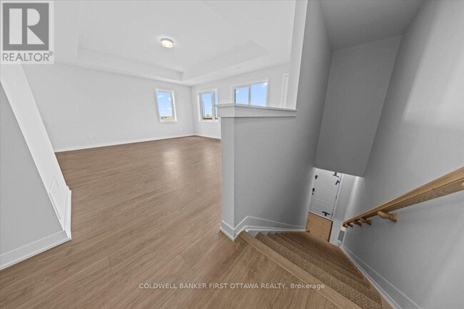 Building Photo - 110 Parnian Private