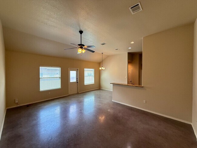 Foto del edificio - 3bd 2ba Duplex in Prime Location