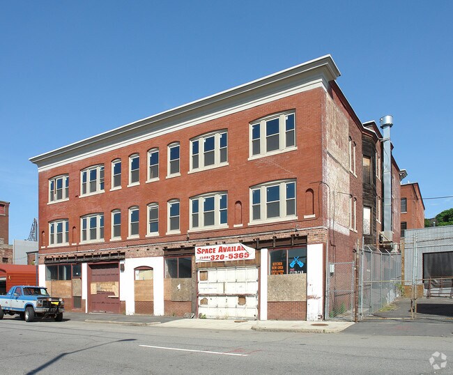Building Photo - 64 Water St