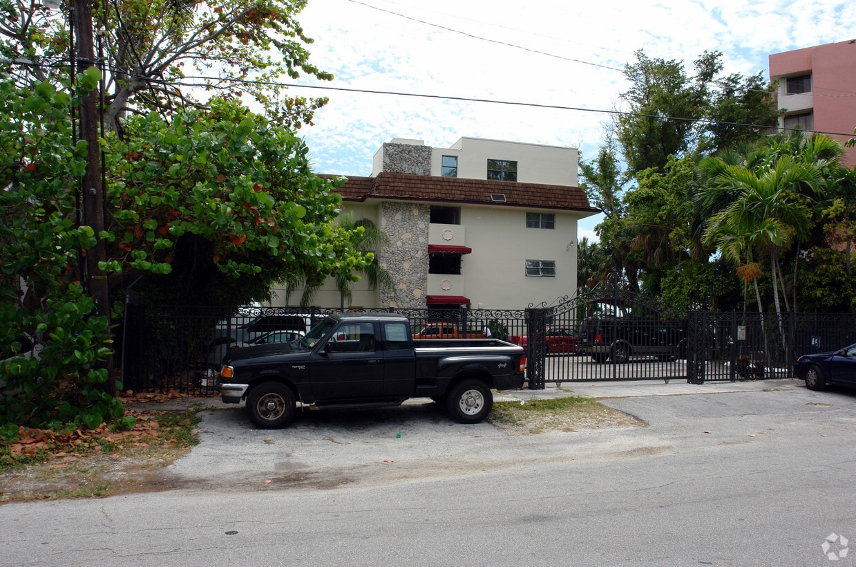 Building Photo - 7777 NE Bayshore