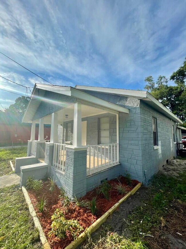 Building Photo - 622 E 63rd St