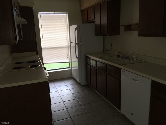 Building Photo - 2 br, 1 bath  - 2516 Cypress Dr # 2518 #2516