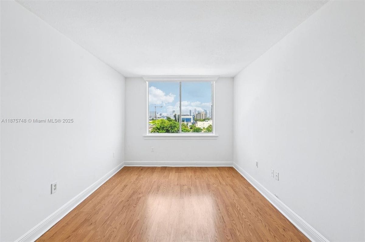 Foto del edificio - 1740 NW N River Dr