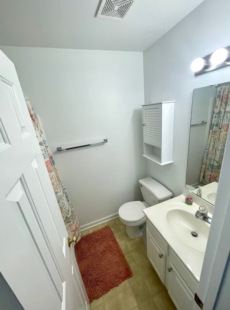 Full private bathroom connected to bedroom - 1207 Bungalow Park Dr