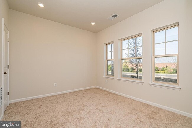 Building Photo - 835 Sawback Sq NE