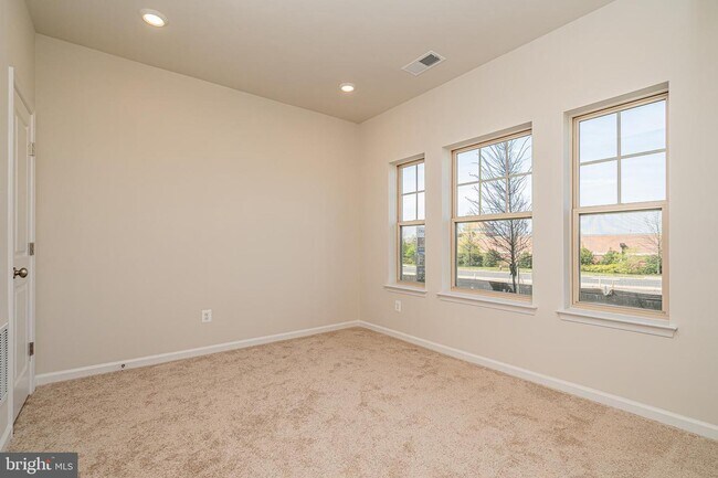 Foto del edificio - 835 Sawback Sq NE
